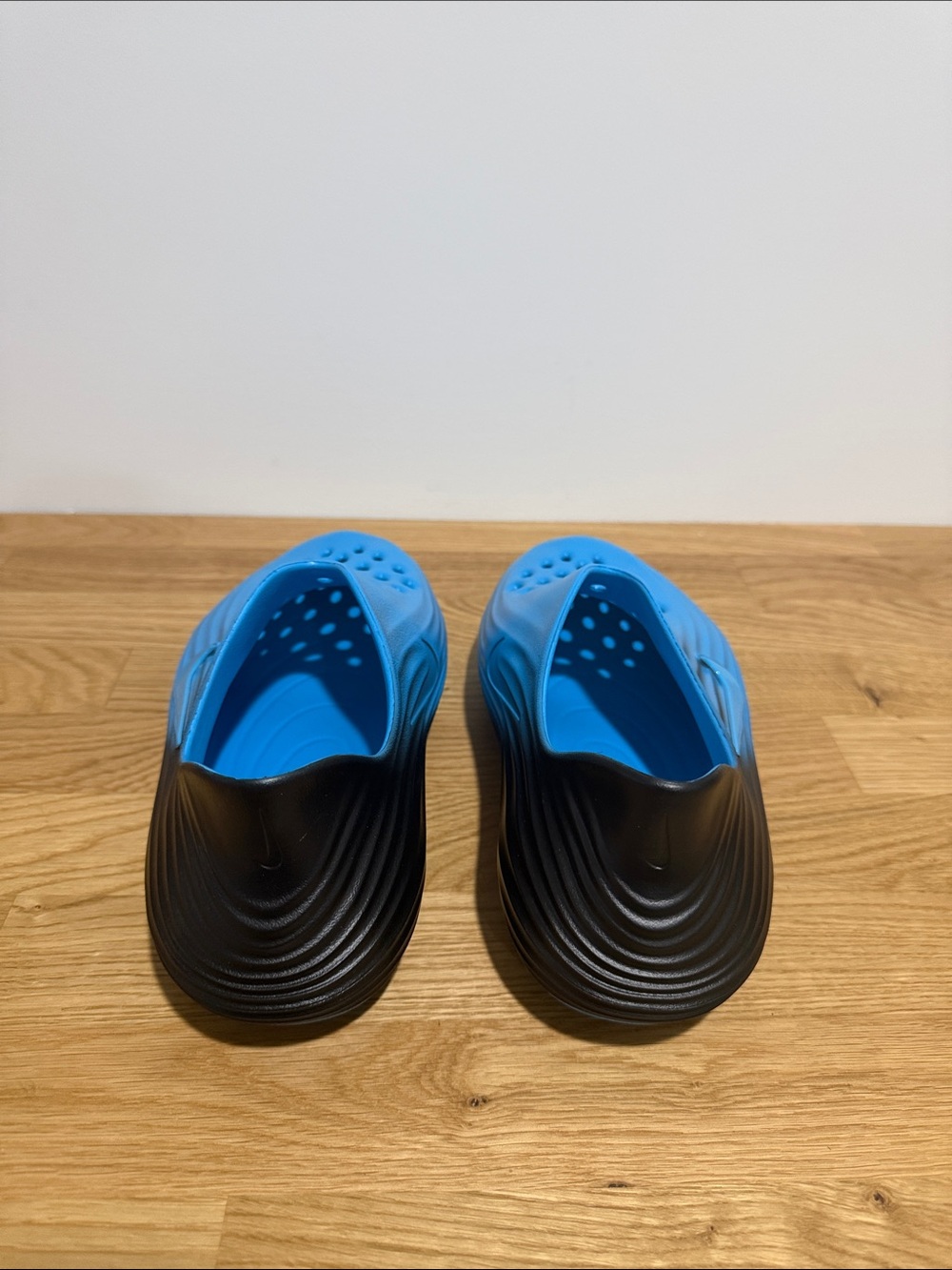 Brand new mens Nike Rejuven8 size 9 Blue Slip-On Clogs - Picture 4 of 5